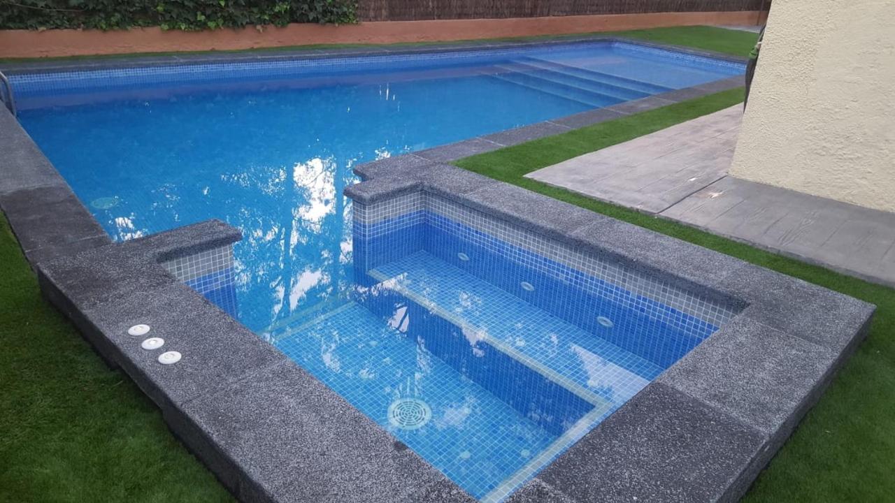 Villadora 산타콜로마데파르네스 외부 사진